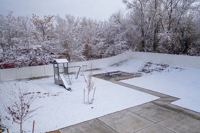 Building Photo - 712 E Zekes Ct
