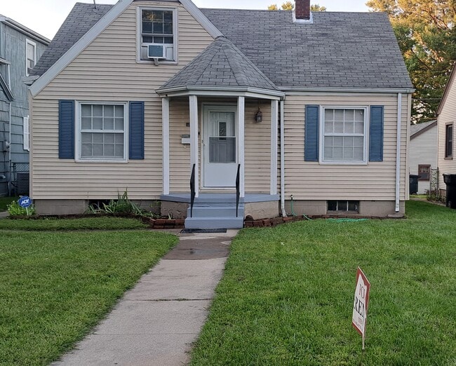 Primary Photo - 1833 E Donald St