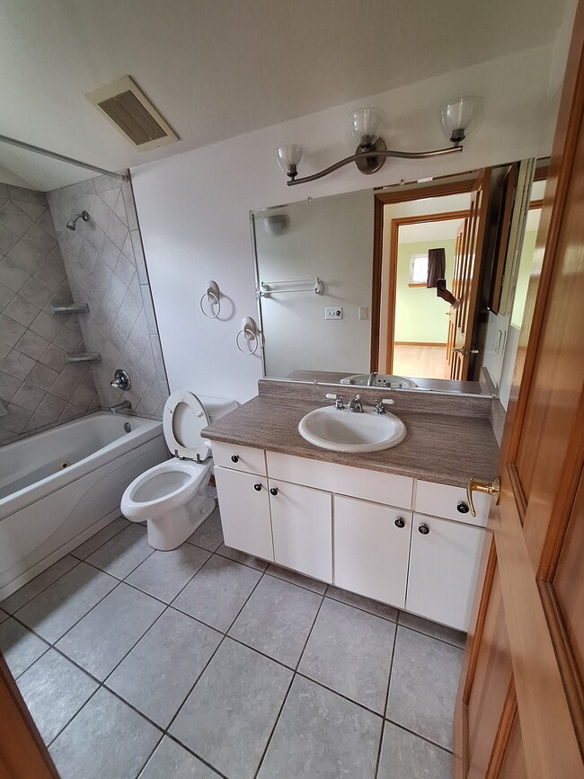 Building Photo - 1363 Lindenwood Grove