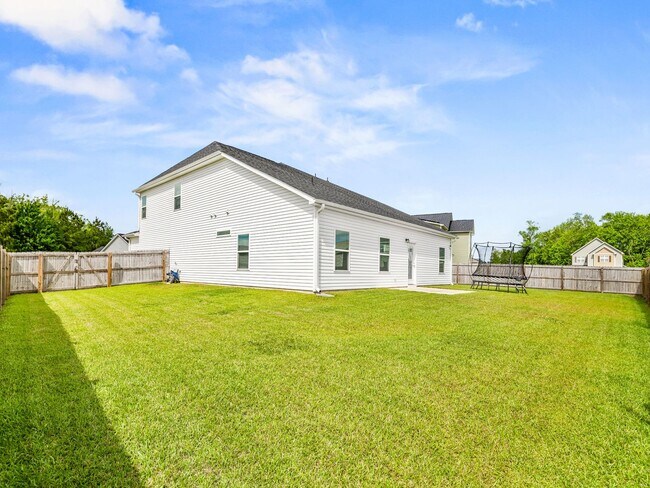 Building Photo - Towne Pointe Community