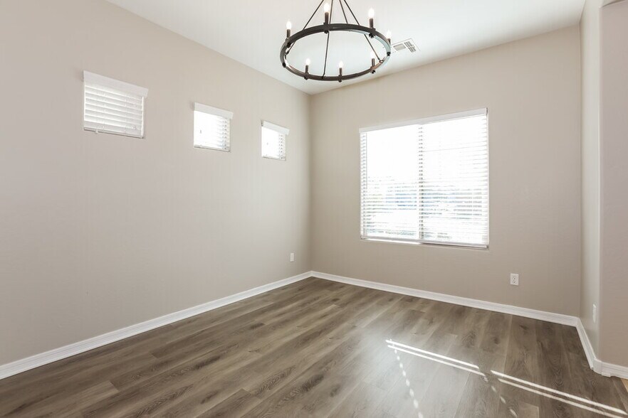 Building Photo - 11162 E Stearn Ave