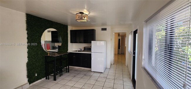 Building Photo - 6455 SW 33rd St