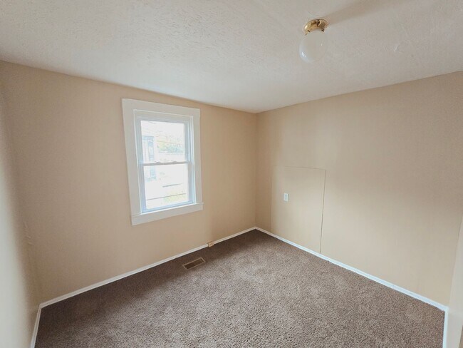 Building Photo - 3211 Dumesnil St