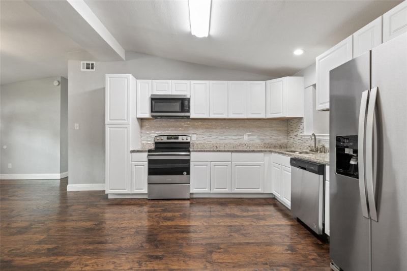 Building Photo - 626 Seneca Dr