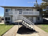 Building Photo - 331 E Elm St