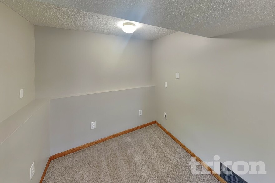 Building Photo - 13784 Yosemite Ave S