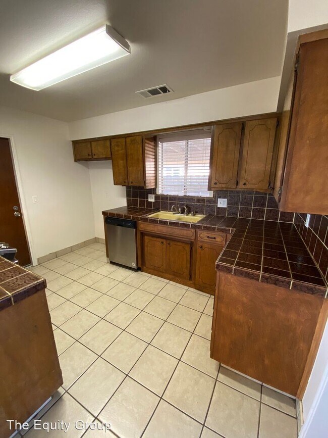 Building Photo - 3 br, 2 bath House - 1436 South Salome St