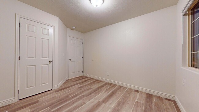 Building Photo - 293 E Cobblecreek Dr