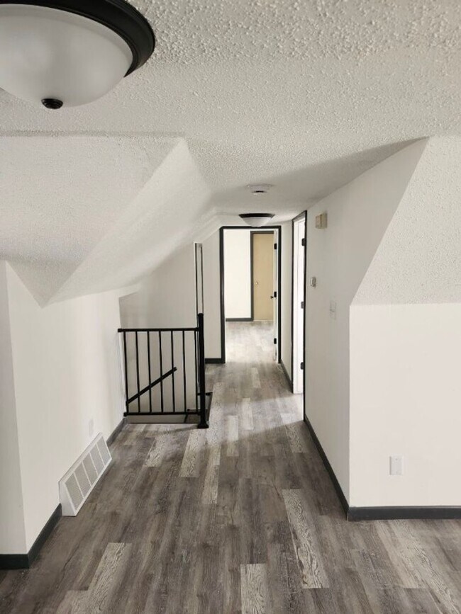 Building Photo - 113 S Polk St