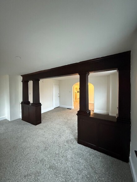 Building Photo - 1005 Railroad St