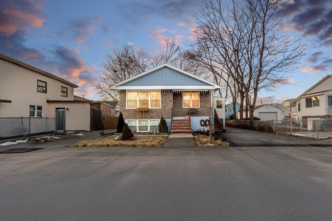 Primary Photo - 14 Newman St