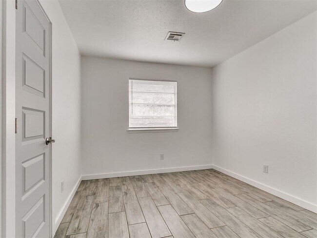 Building Photo - 2808 SW 88th St