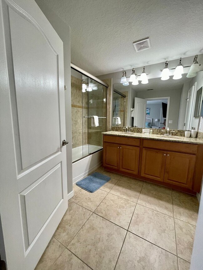 Building Photo - RENOVATED 4 bed 3 bath Completely FURNISHED with Private Pool in Resort Community