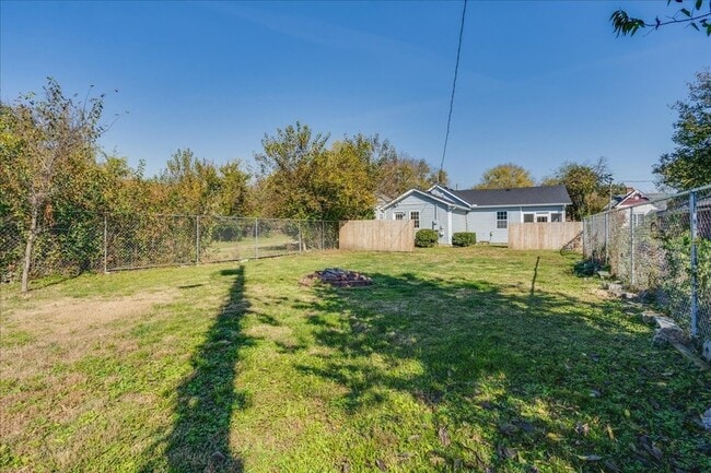 Building Photo - 1411 10th Ave N