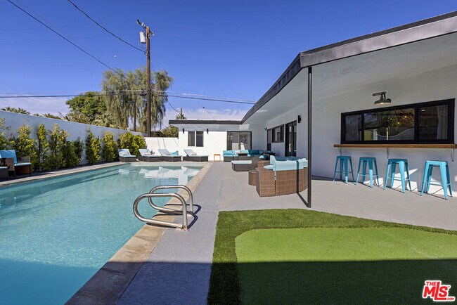 Building Photo - 44251 Russell Ln