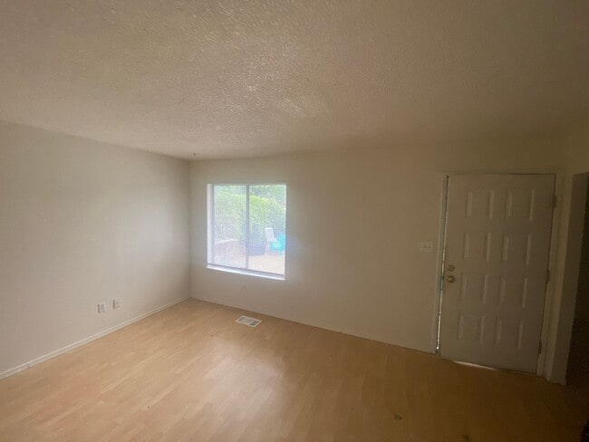 Building Photo - 6660 Peppermint Dr
