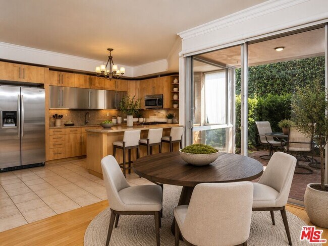 Building Photo - 318 N Maple Dr