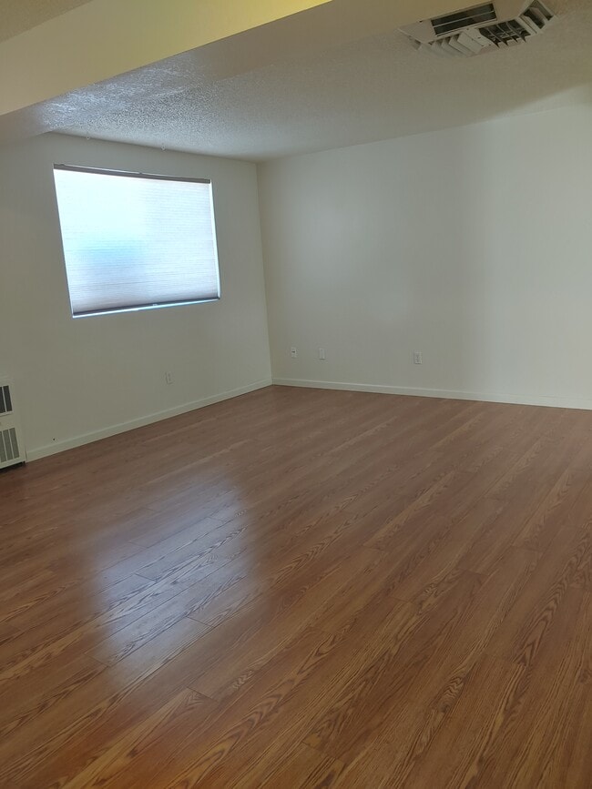 Building Photo - 120 Thoma St