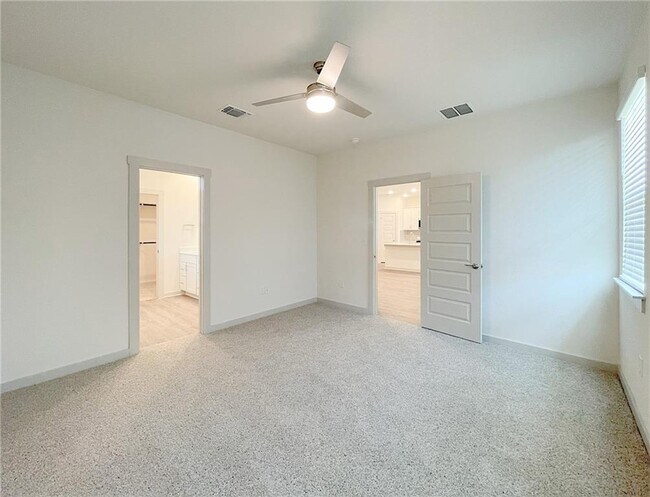 Building Photo - 10501 Defender Trl