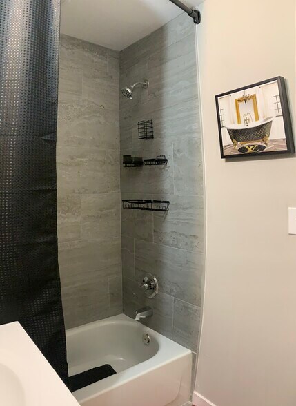 Building Photo - 2556 Germantown Ave