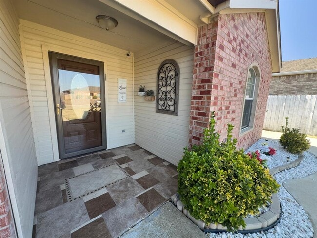 Building Photo - 3806 Fieldcrest Dr