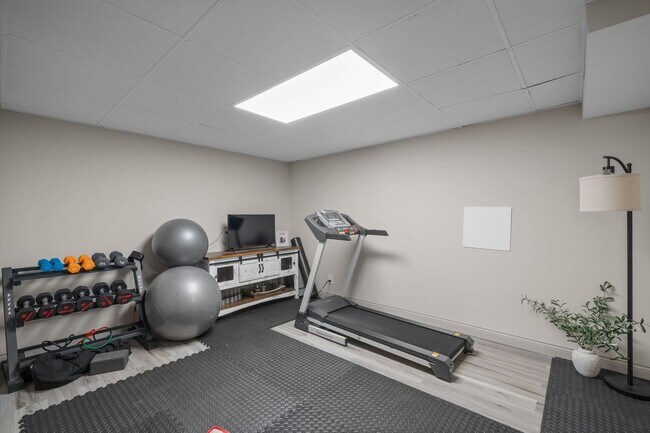 Building Photo - 12122 Royal Valley Dr