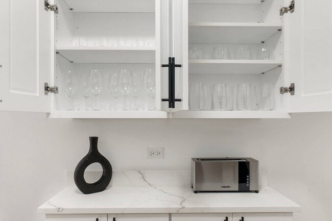 Building Photo - 618 W Patterson Ave