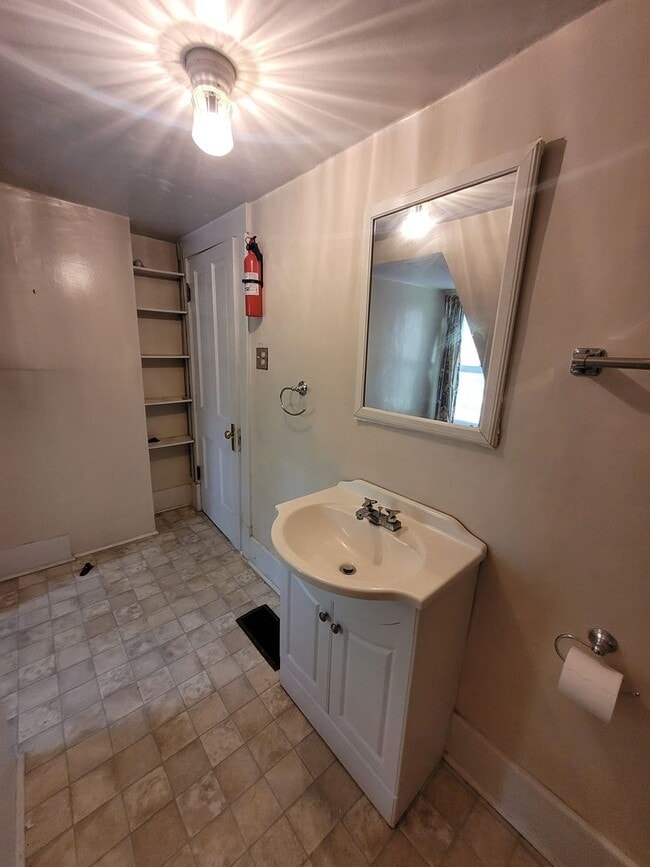 Building Photo - Spacious Home-Benton Stephens Neighborhood
