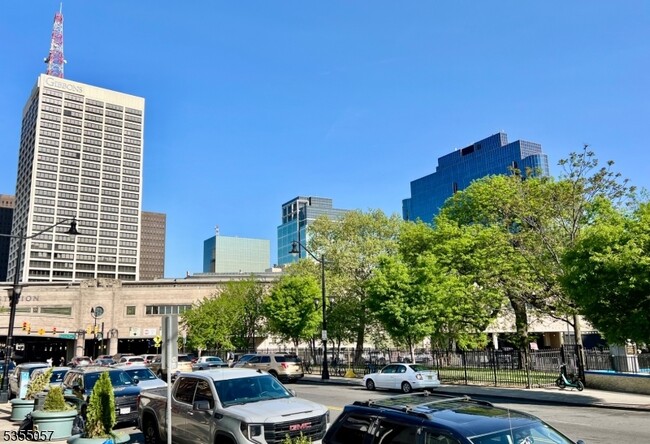Primary Photo - 384 Market St