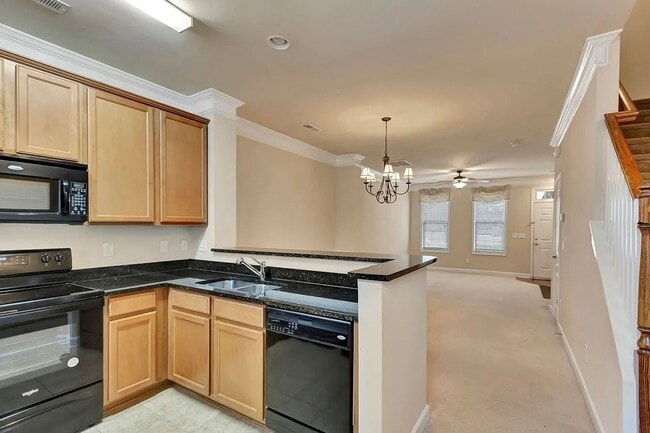 Building Photo - 804 Rue Dr