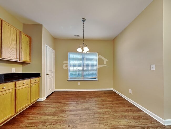 Building Photo - 9002 Glenashley Dr