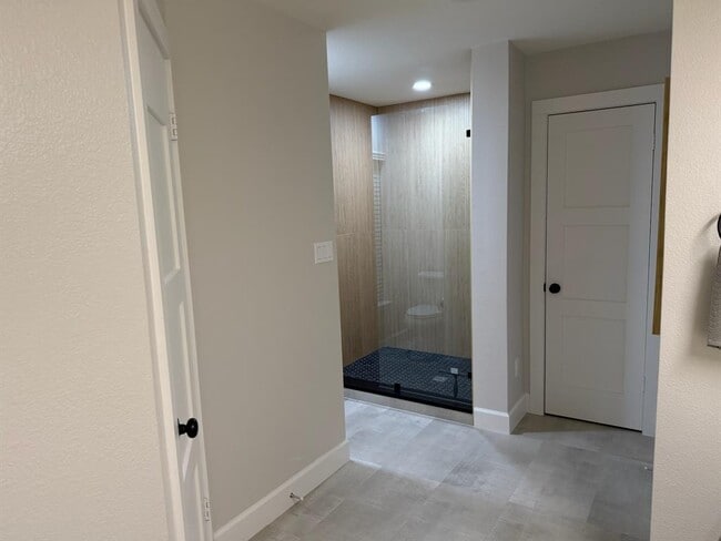 Building Photo - 1103 Water Hole Trail