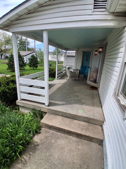 Building Photo - 117 W Ash St