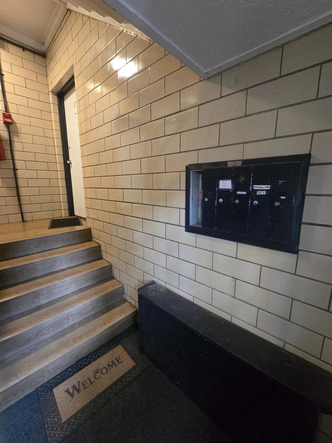 Building Photo - 732 North Terrace