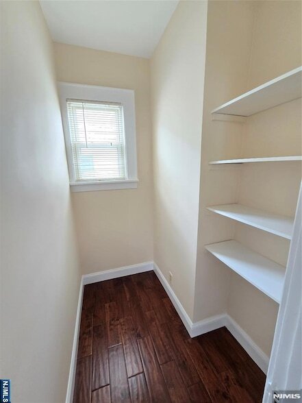 Building Photo - 158 Knapp Ave