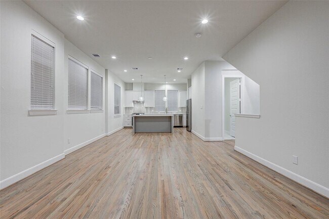 Building Photo - 2808 Grand Fountains Dr