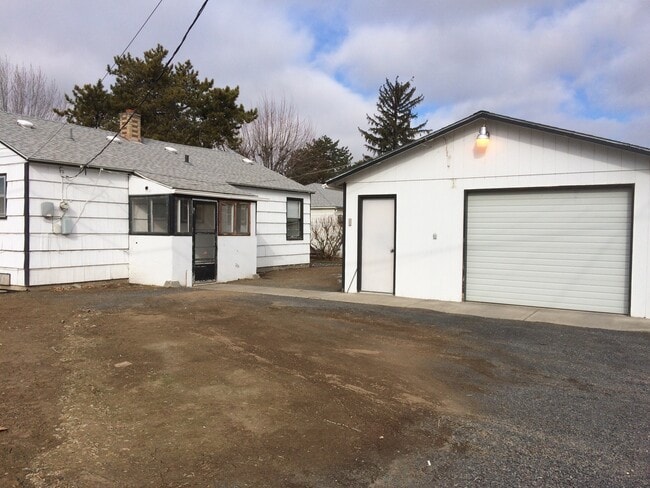 Building Photo - Home in The Heart of Ephrata!