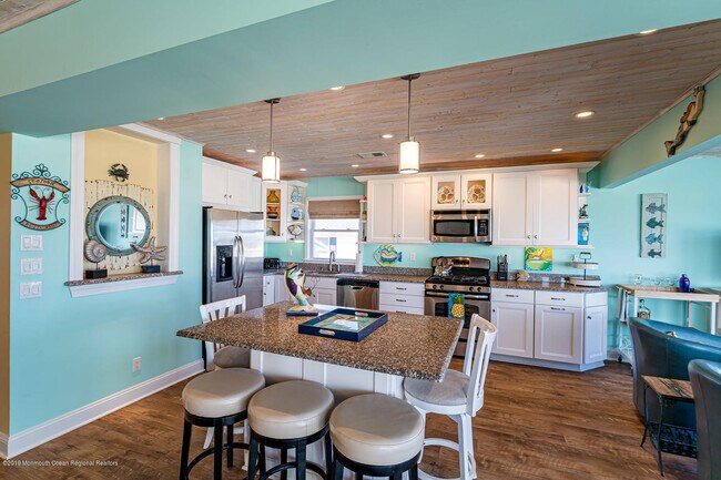 Building Photo - 2102 Oceanfront