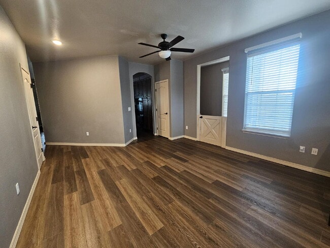 Building Photo - Beautiful 2-Story Home In Hidden River. Finished Basement. Turfed Backyard.