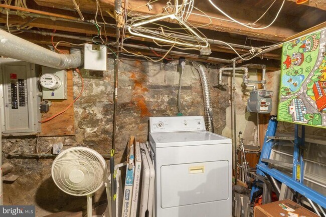 Building Photo - 3285 Chatham St