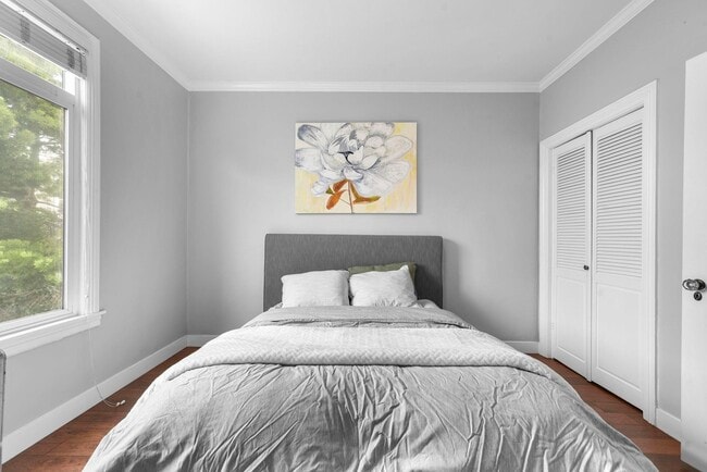 Building Photo - 1925 Leavenworth St