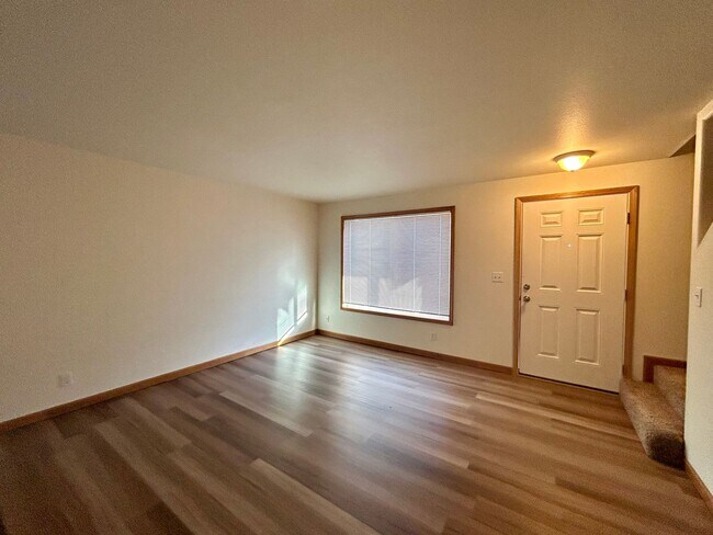 Building Photo - 4241 Wintergreen Ln