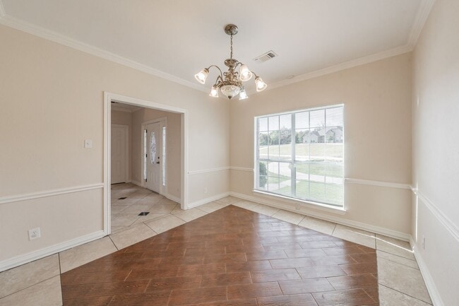 Building Photo - Spacious 5 Bedroom Home with Walk-Out Base...