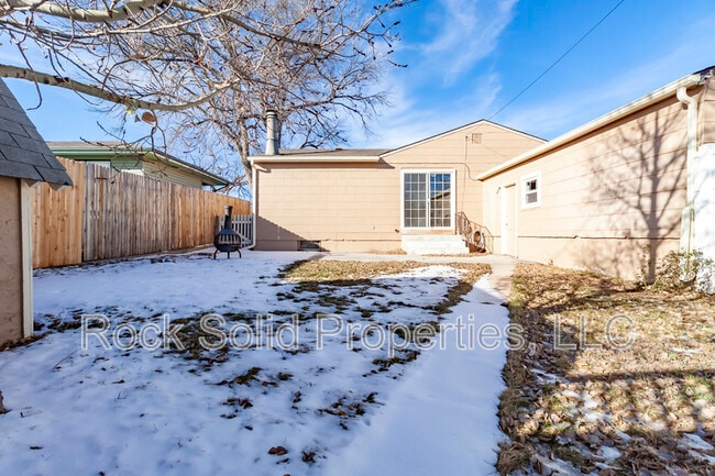 Building Photo - 1529 Walnut Dr