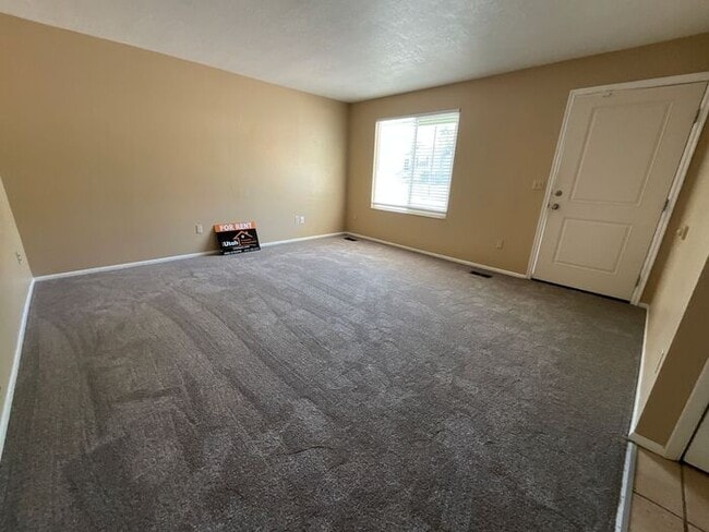 Building Photo - 2 bdrm 1 bath Duplex- Coming soon