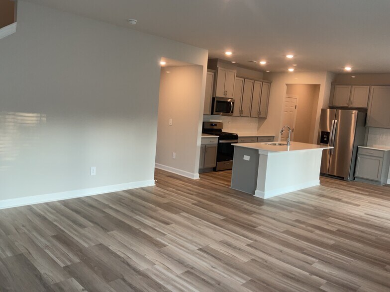 Building Photo - 300 Granby Trl