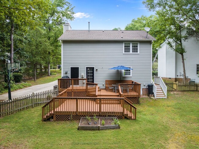 Building Photo - Gorgeous 3 Bedroom Traditional Home Locate...