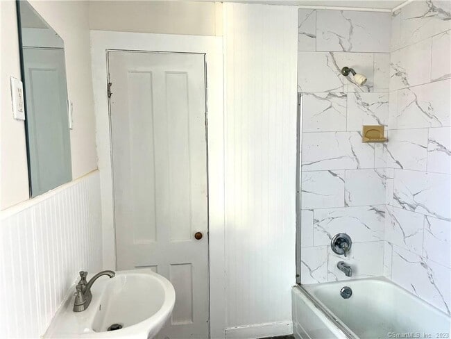 Building Photo - 74 High St