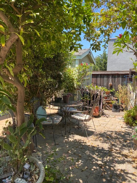 Middle Patio - 1845 Junipero Ave