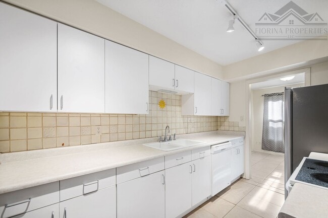 Building Photo - 3161 Plaza Blanca